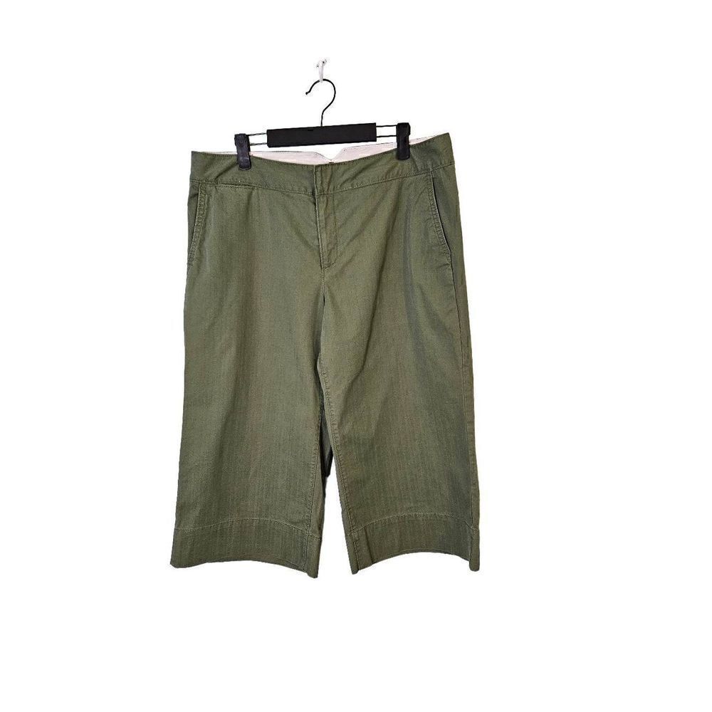 Weatherproof Garment Co, olive green wide leg capri pants. Size 14.